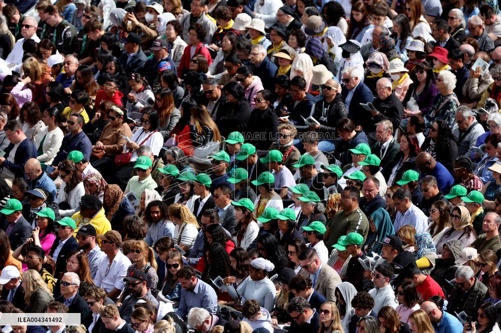 Cardinal Angelo Comastri presides Holy Mass on Easter Sunday and “Urbi et Orbi” Vatican City , Italy  20.05.2025