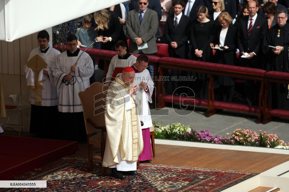 Cardinal Angelo Comastri presides Holy Mass on Easter Sunday and “Urbi et Orbi” Vatican City , Italy  20.05.2025