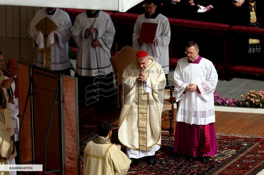 Cardinal Angelo Comastri presides Holy Mass on Easter Sunday and “Urbi et Orbi” Vatican City , Italy  20.05.2025