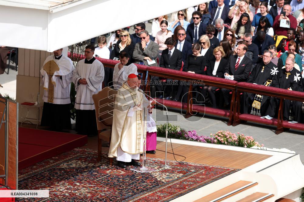 Cardinal Angelo Comastri presides Holy Mass on Easter Sunday and “Urbi et Orbi” Vatican City , Italy  20.05.2025