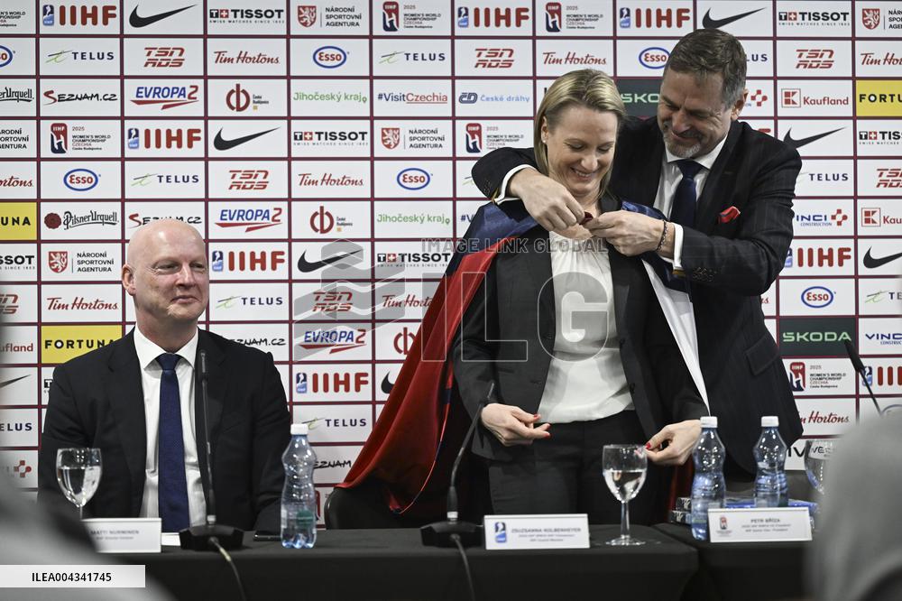 Jääkiekko: Naisten MM-kilpailuissa mitalipelit