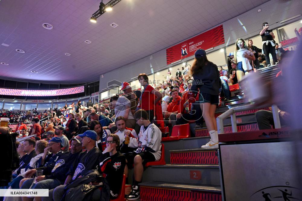 Jääkiekko: Naisten MM-kilpailuissa mitalipelit