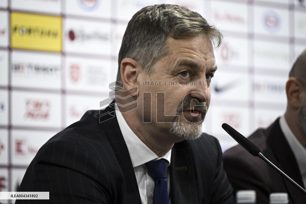 Jääkiekko: Naisten MM-kilpailuissa mitalipelit