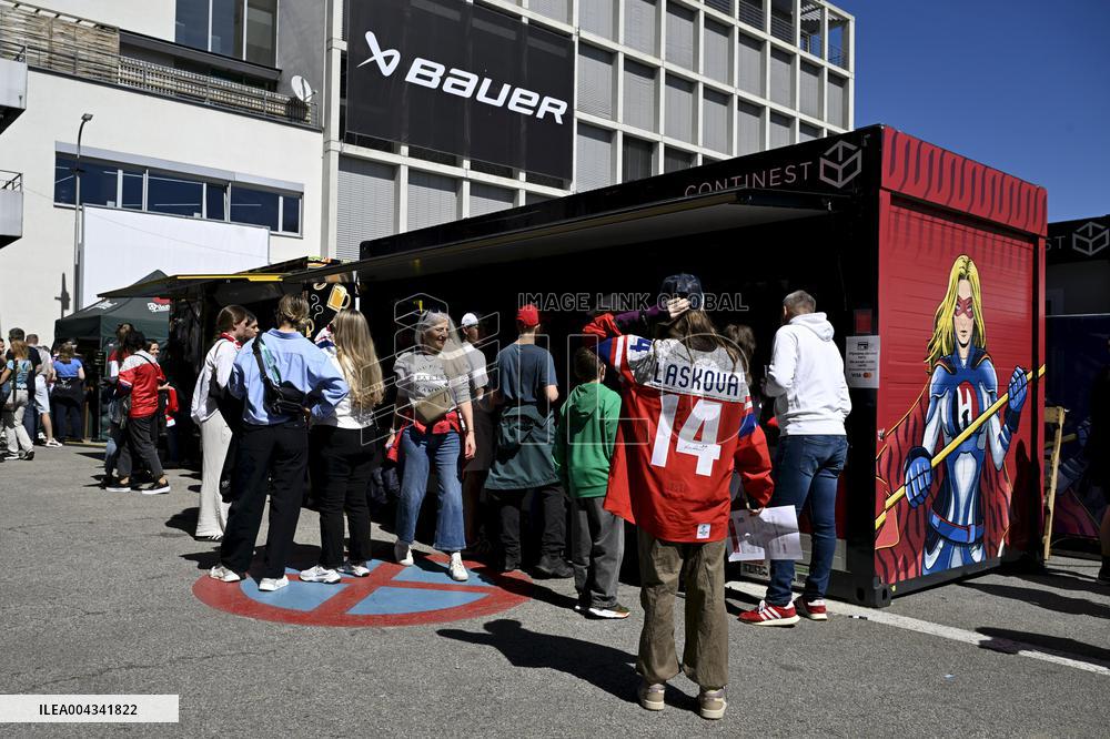 Jääkiekko: Naisten MM-kilpailuissa mitalipelit