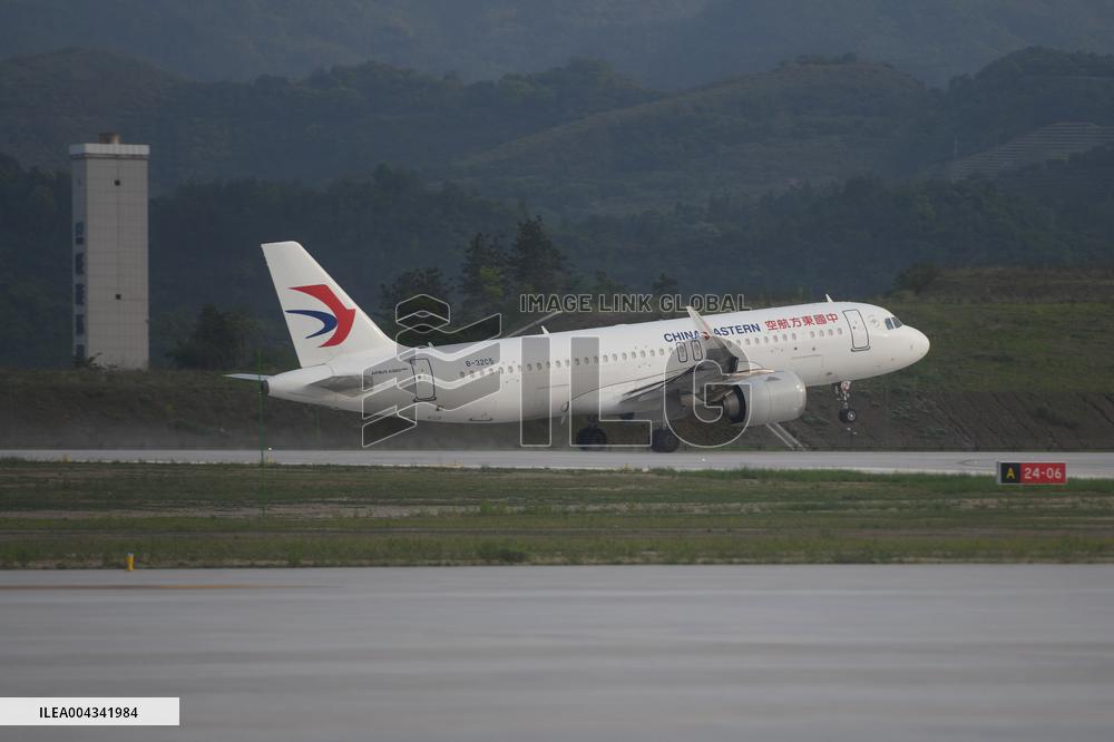 Lishui Airport in Zhejiang Province First Civil Aviation Test Flight