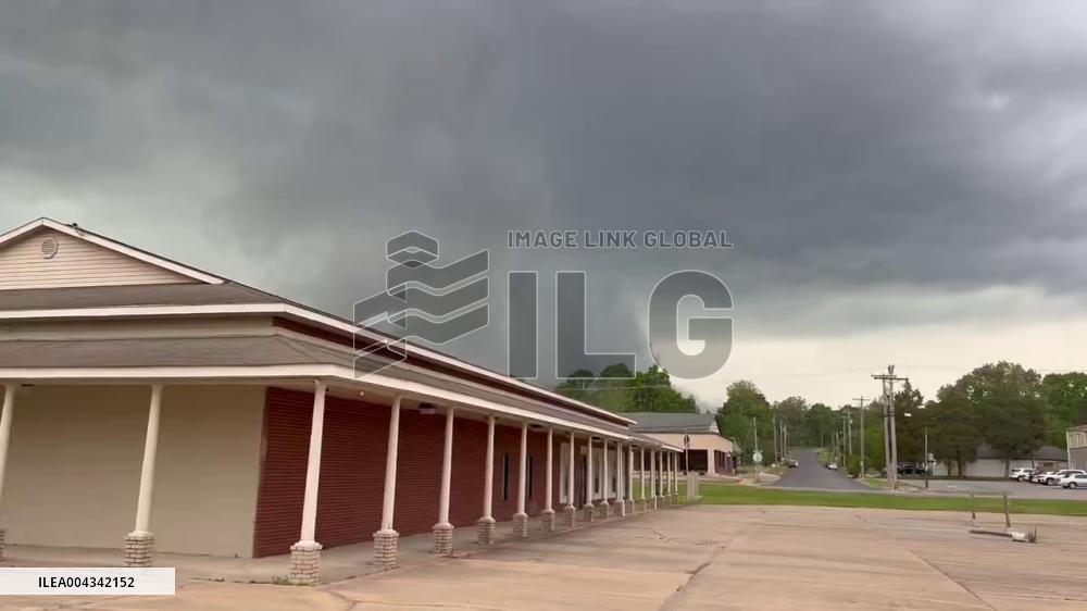 US: Severe Storms Bring Tornado Alert to Arkansas on Easter