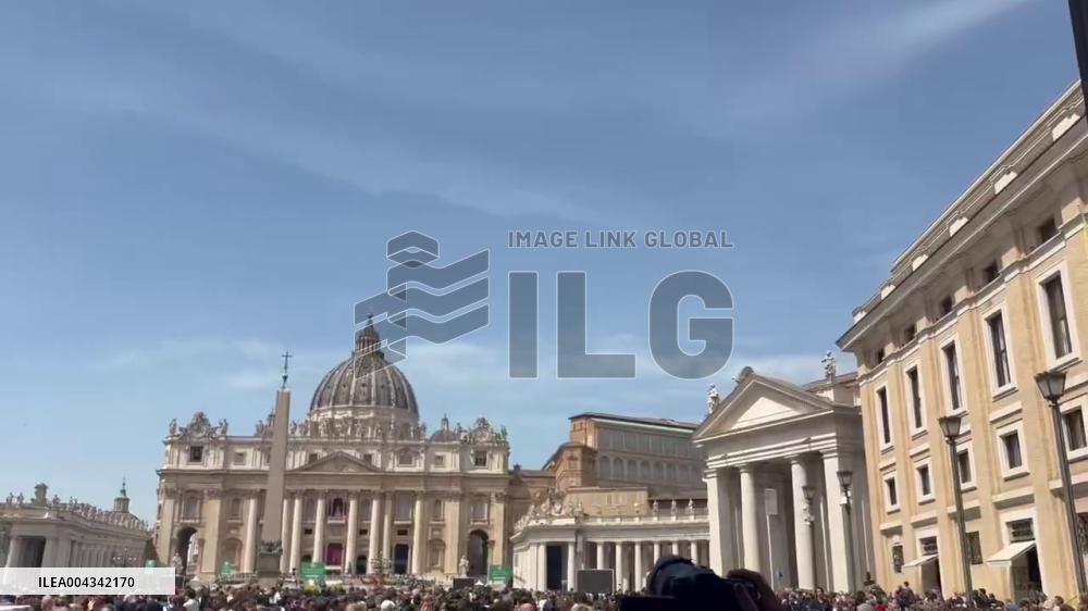 Vatican: Bells Toll at St. Peter’s Basilica to Mourn Death of Pope Francis 2