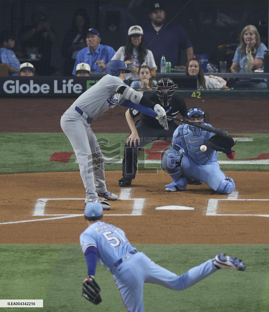 Baseball: Dodgers vs. Rangers