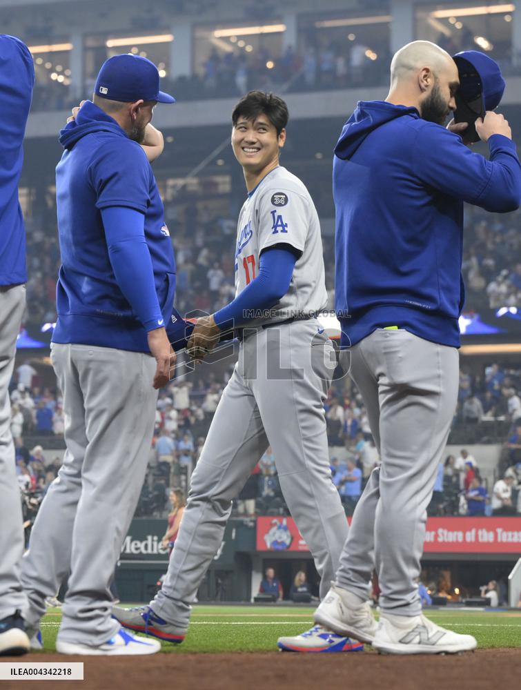 Baseball: Dodgers vs. Rangers