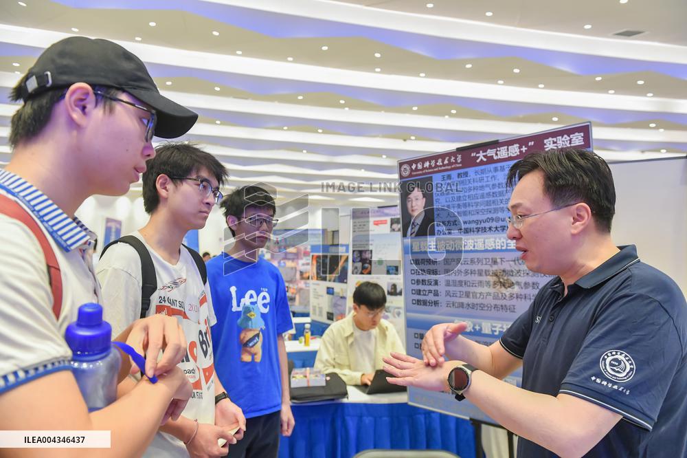 Scientific Research Practice Teacher-student Exchange in Hefei