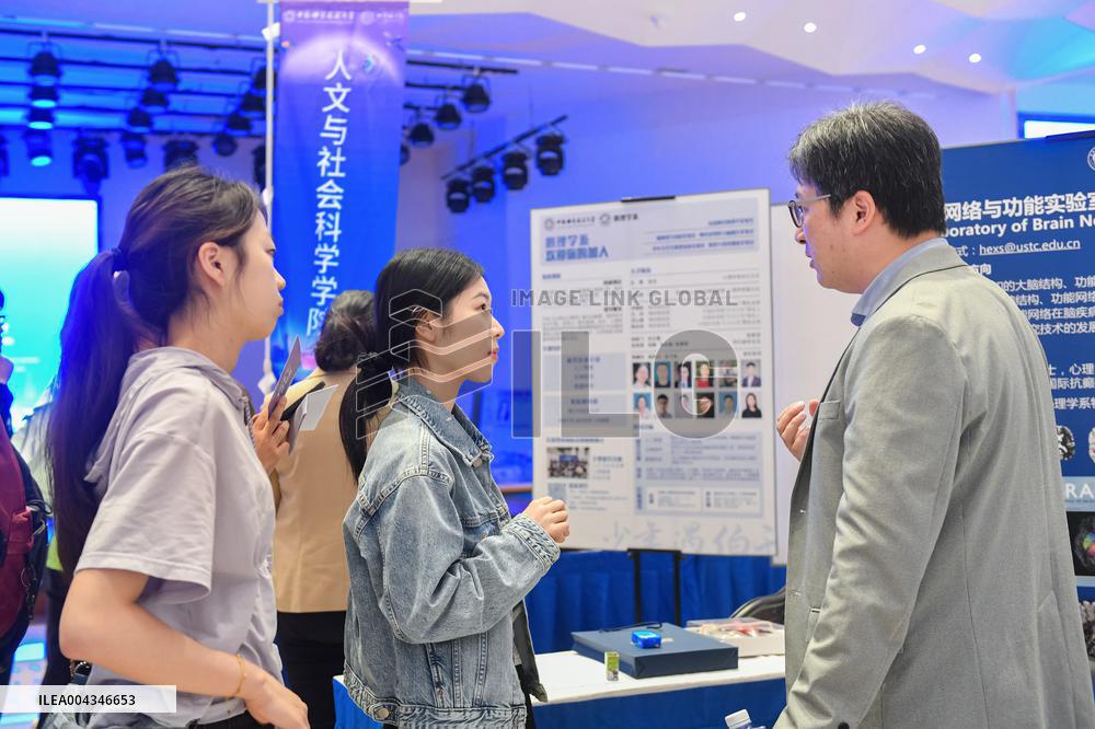 Scientific Research Practice Teacher-student Exchange in Hefei