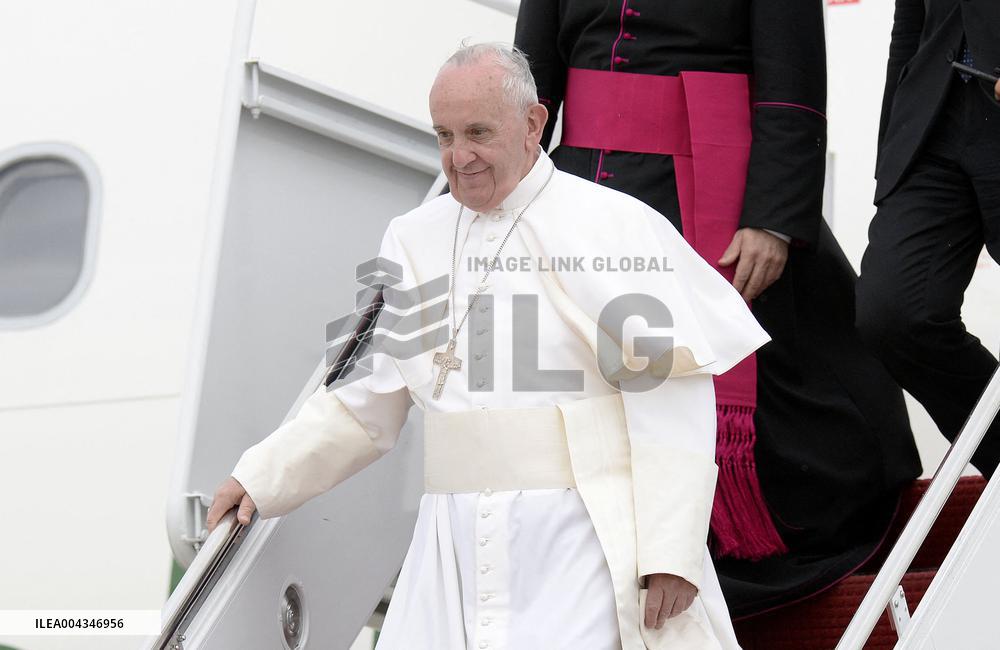 Obamas welcome His Holiness Pope Francis to the United States