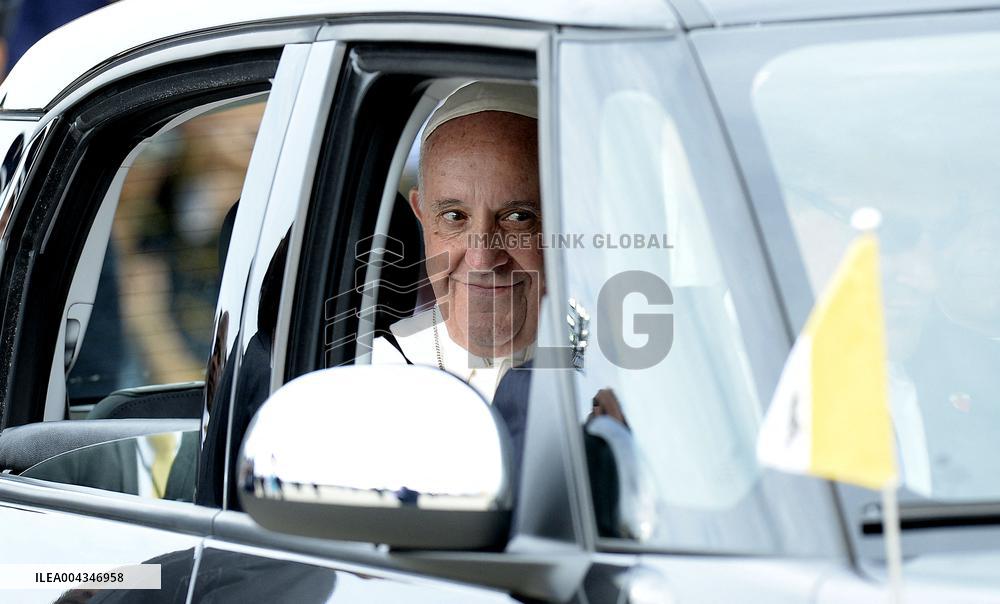 Obamas welcome His Holiness Pope Francis to the United States