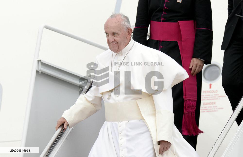 Obamas welcome His Holiness Pope Francis to the United States