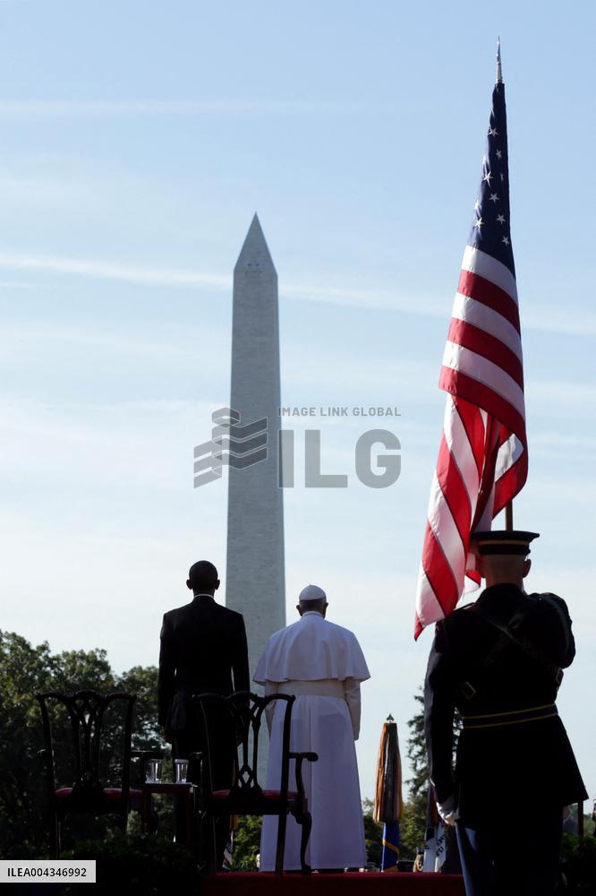 Obama Welcomes Pope Francis to the White House