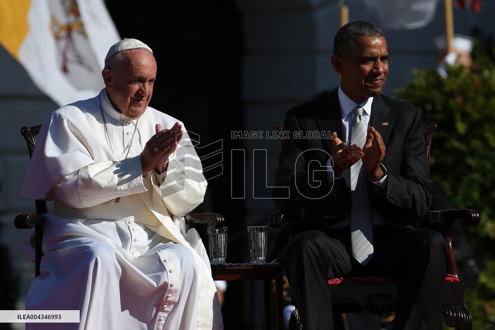 Obama Welcomes Pope Francis to the White House