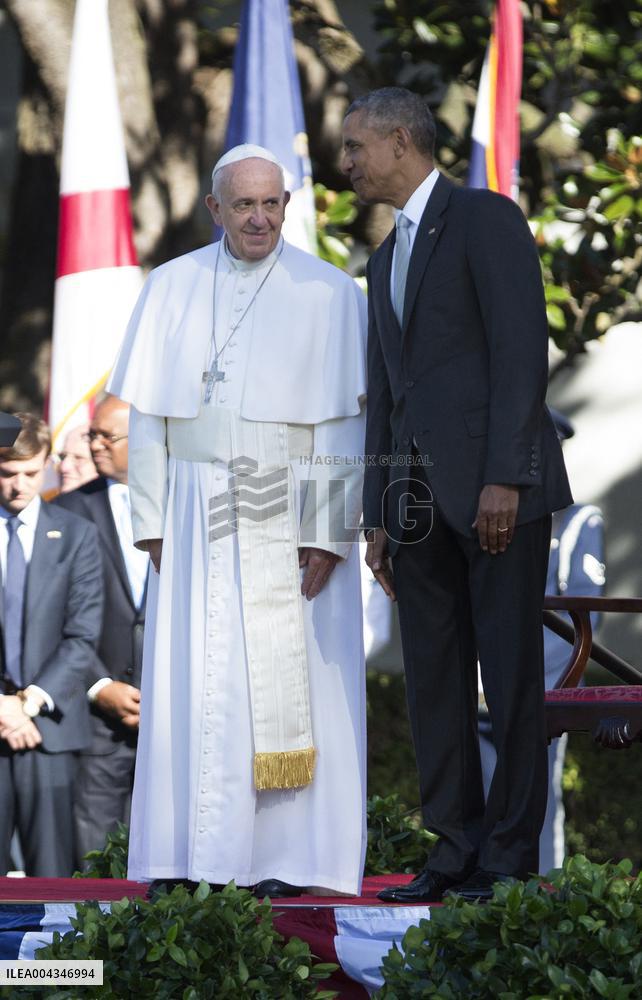 Obama Welcomes Pope Francis to the White House