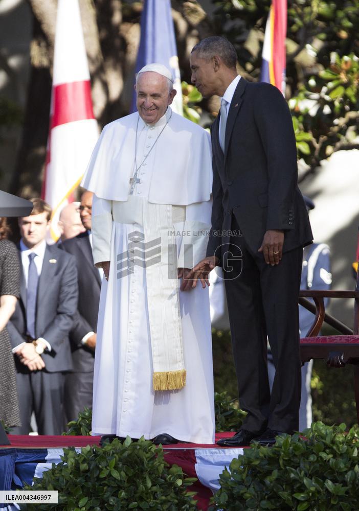 Obama Welcomes Pope Francis to the White House