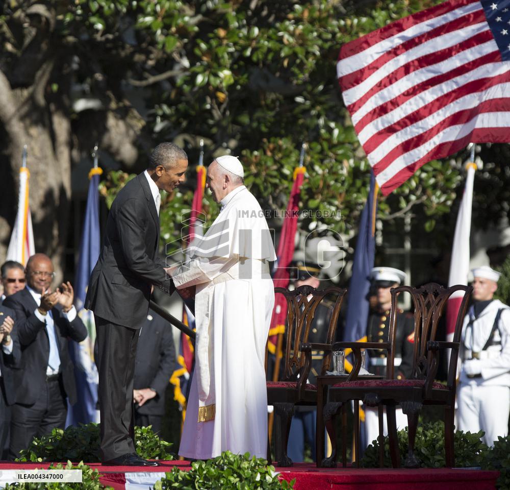 Obama Welcomes Pope Francis to the White House