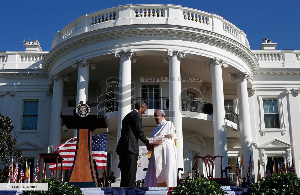 Obama Welcomes Pope Francis to the White House