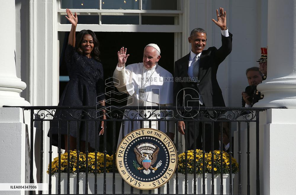 Obama Welcomes Pope Francis to the White House
