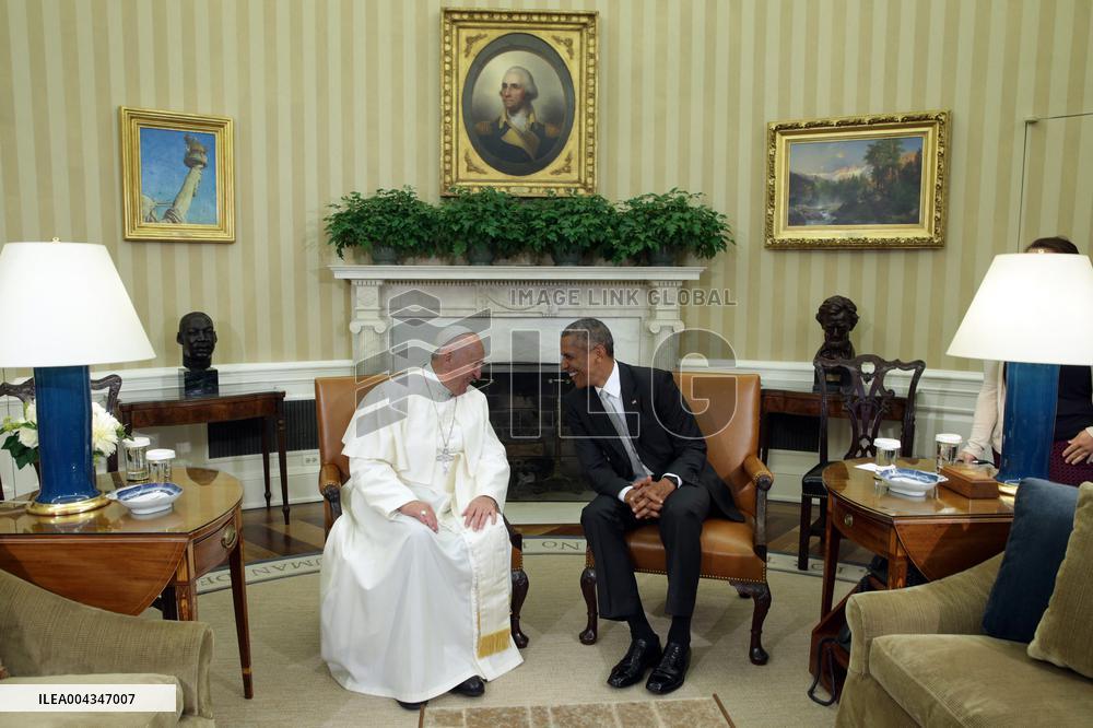 Obama Welcomes Pope Francis to the White House