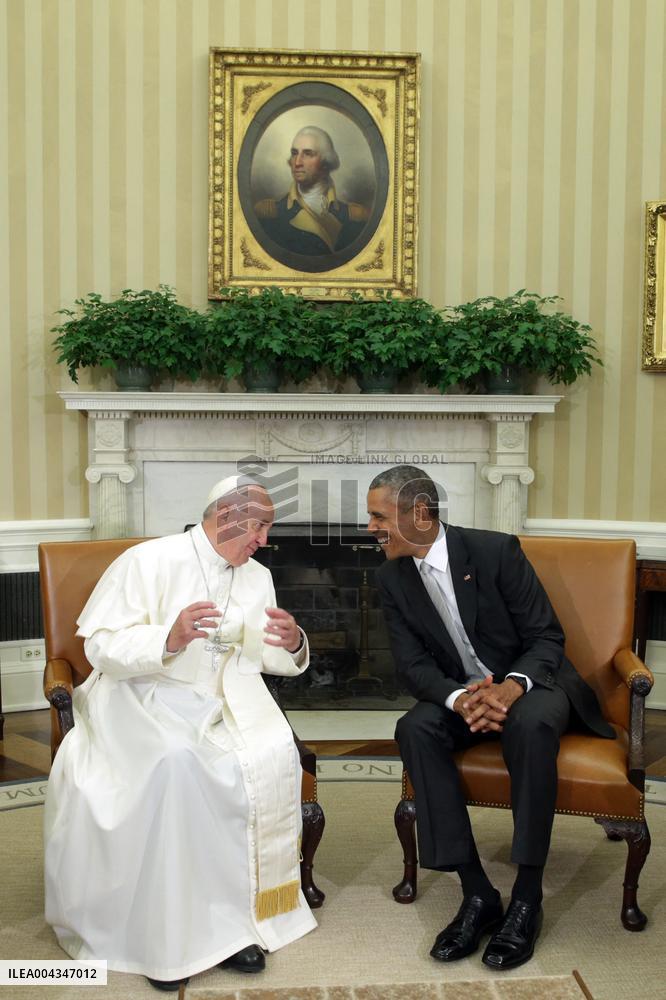 Obama Welcomes Pope Francis to the White House