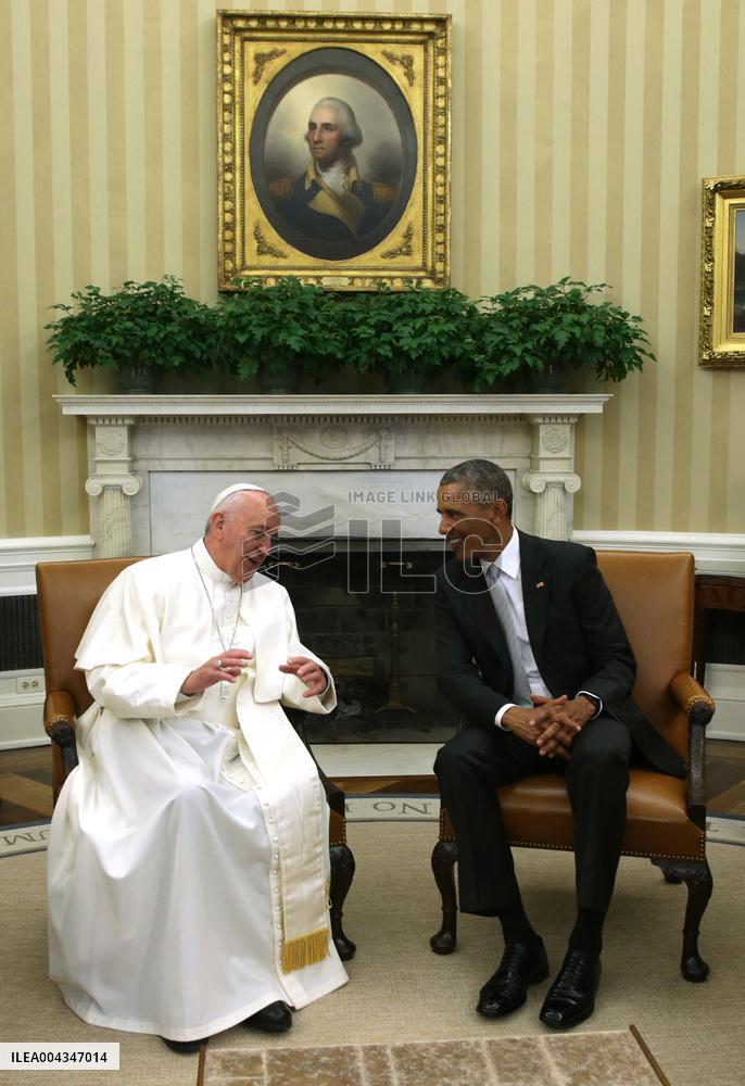 Obama Welcomes Pope Francis to the White House