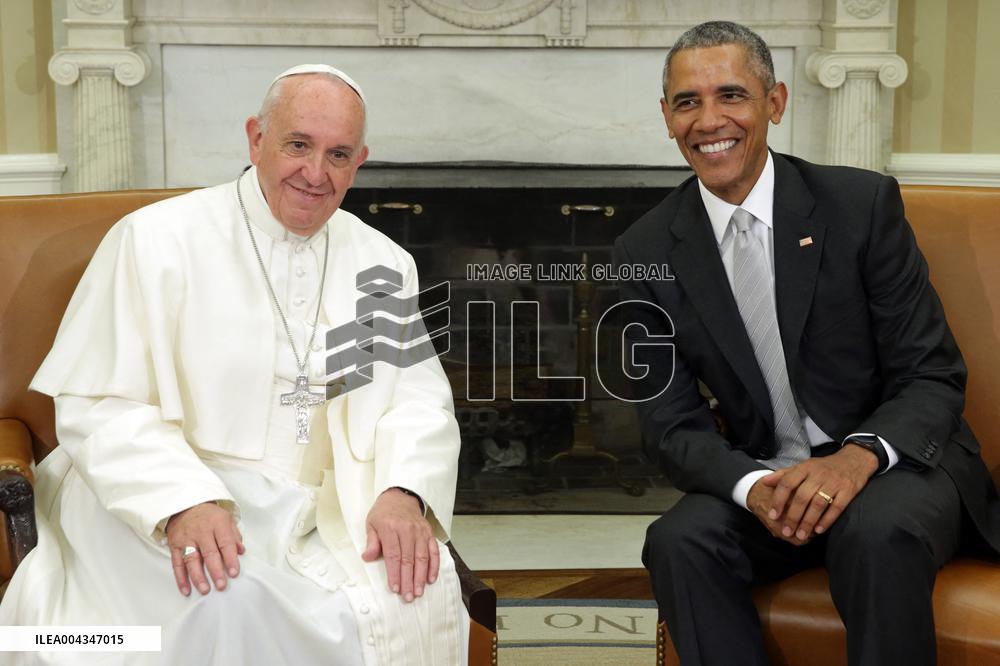 Obama Welcomes Pope Francis to the White House