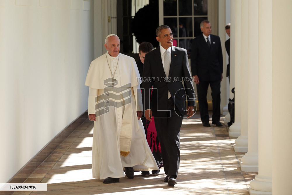 Obama Welcomes Pope Francis to the White House