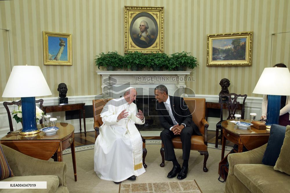 Obama Welcomes Pope Francis to the White House