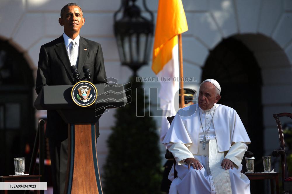 Obama Welcomes Pope Francis to the White House