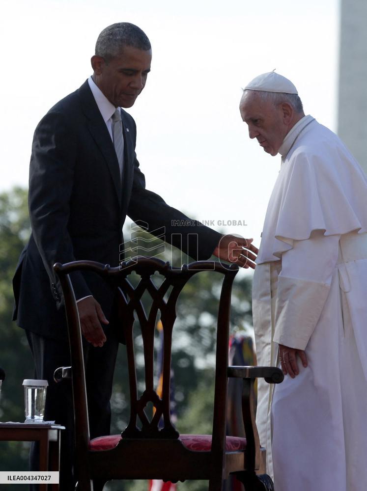 Obama Welcomes Pope Francis to the White House