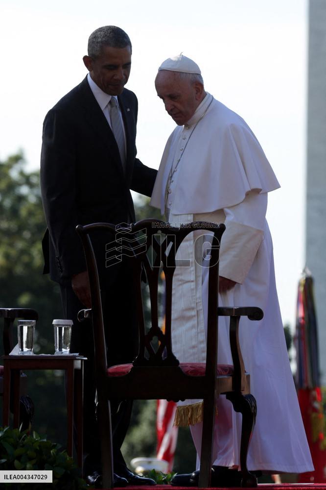 Obama Welcomes Pope Francis to the White House