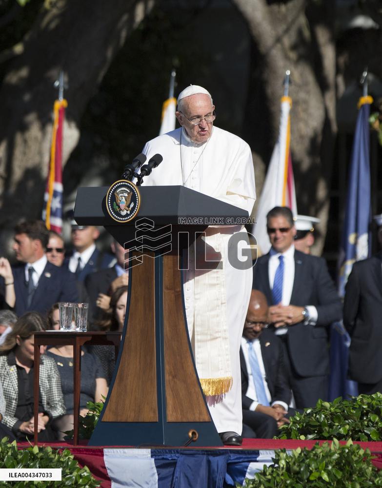 Obama Welcomes Pope Francis to the White House