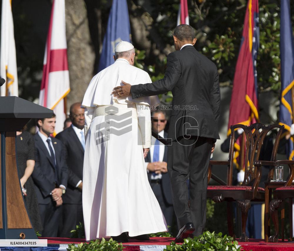 Obama Welcomes Pope Francis to the White House