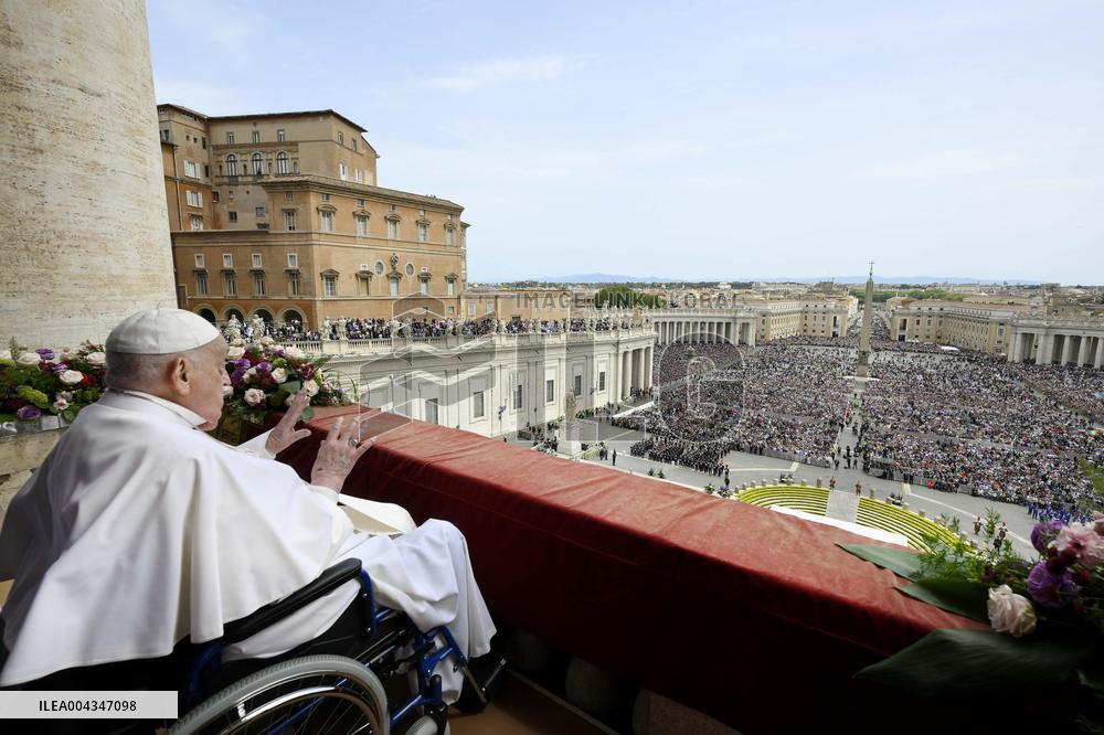 Pope Francis Delivers His Easter Message Urbi et Orbi - Vatican