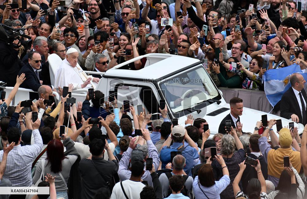 Pope Francis Delivers His Easter Message Urbi et Orbi - Vatican