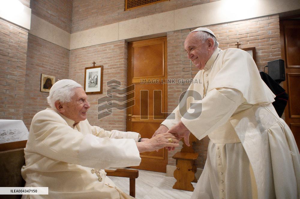 Pope Francis Dies Aged 88