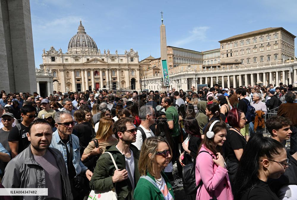 Faithful Gather in St Peters Square After the Death of Pope Francis - Vatican