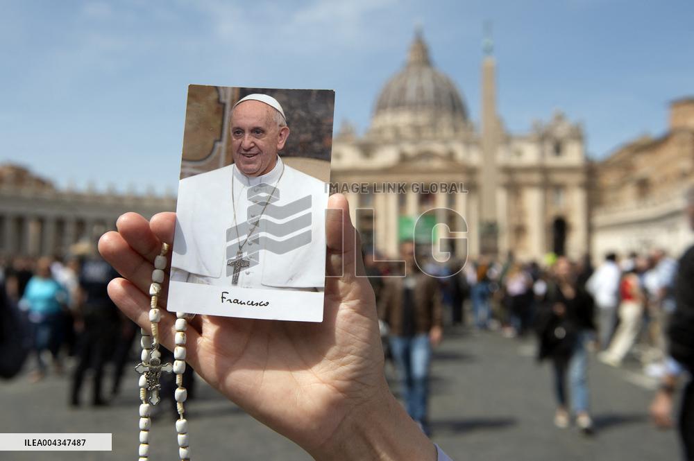 Faithful Gather in St Peters Square After the Death of Pope Francis - Vatican