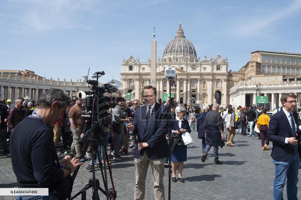 Faithful Gather in St Peters Square After the Death of Pope Francis - Vatican