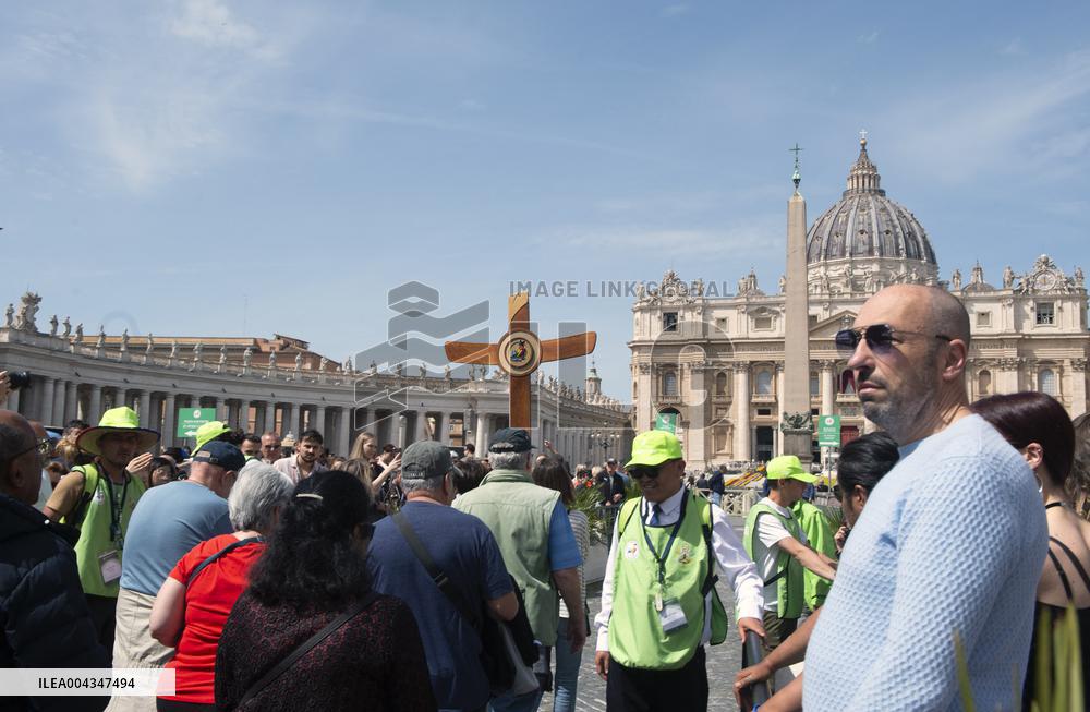 Faithful Gather in St Peters Square After the Death of Pope Francis - Vatican