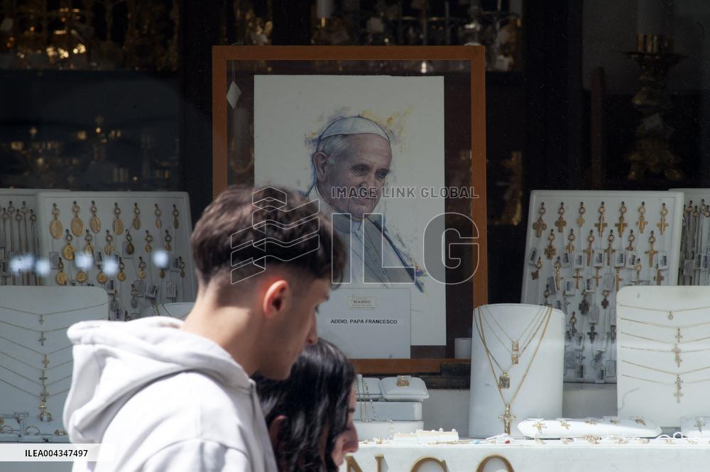 Faithful Gather in St Peters Square After the Death of Pope Francis - Vatican