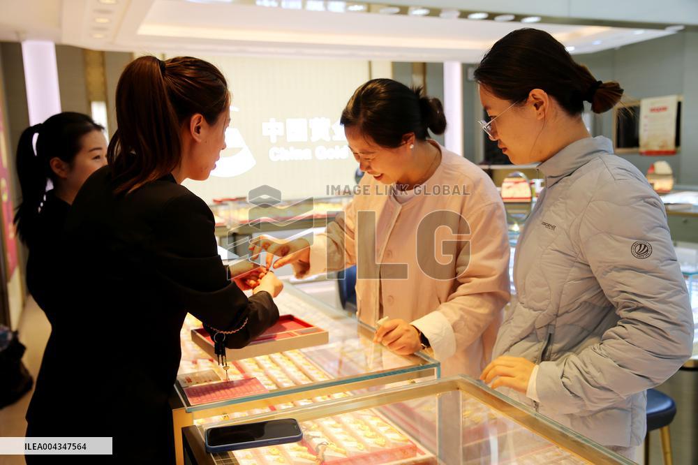 Spot Gold Reached Record High