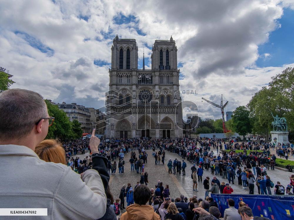 Faithful Gather at Notre-Dame Cathedral After the Death of Pope Francis - Paris