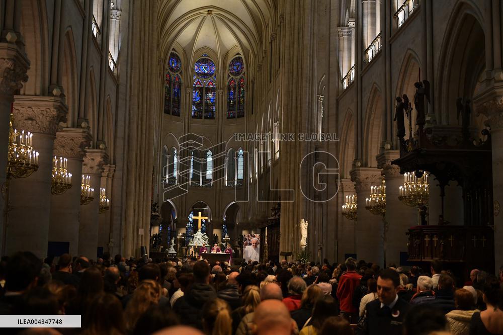 Mass at Notre Dame de Paris following Pope Francis death - FA