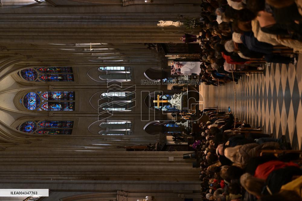 Mass at Notre Dame de Paris following Pope Francis death - FA