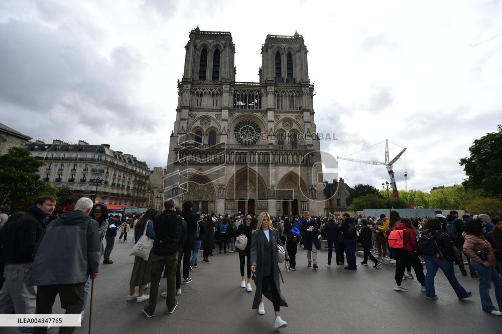 Mass at Notre Dame de Paris following Pope Francis death - FA