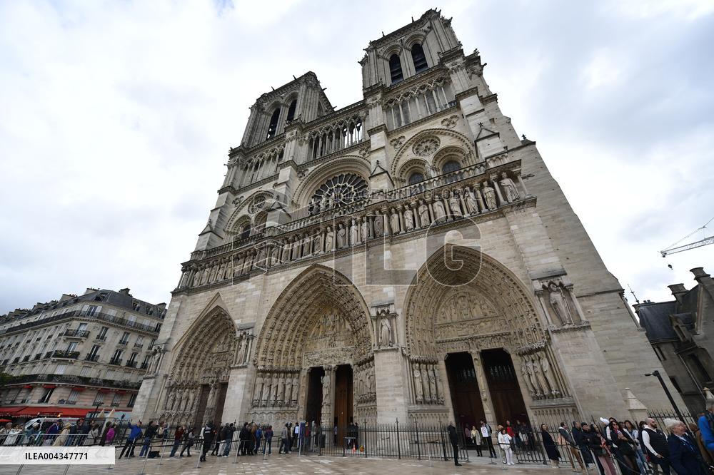 Mass at Notre Dame de Paris following Pope Francis death - FA